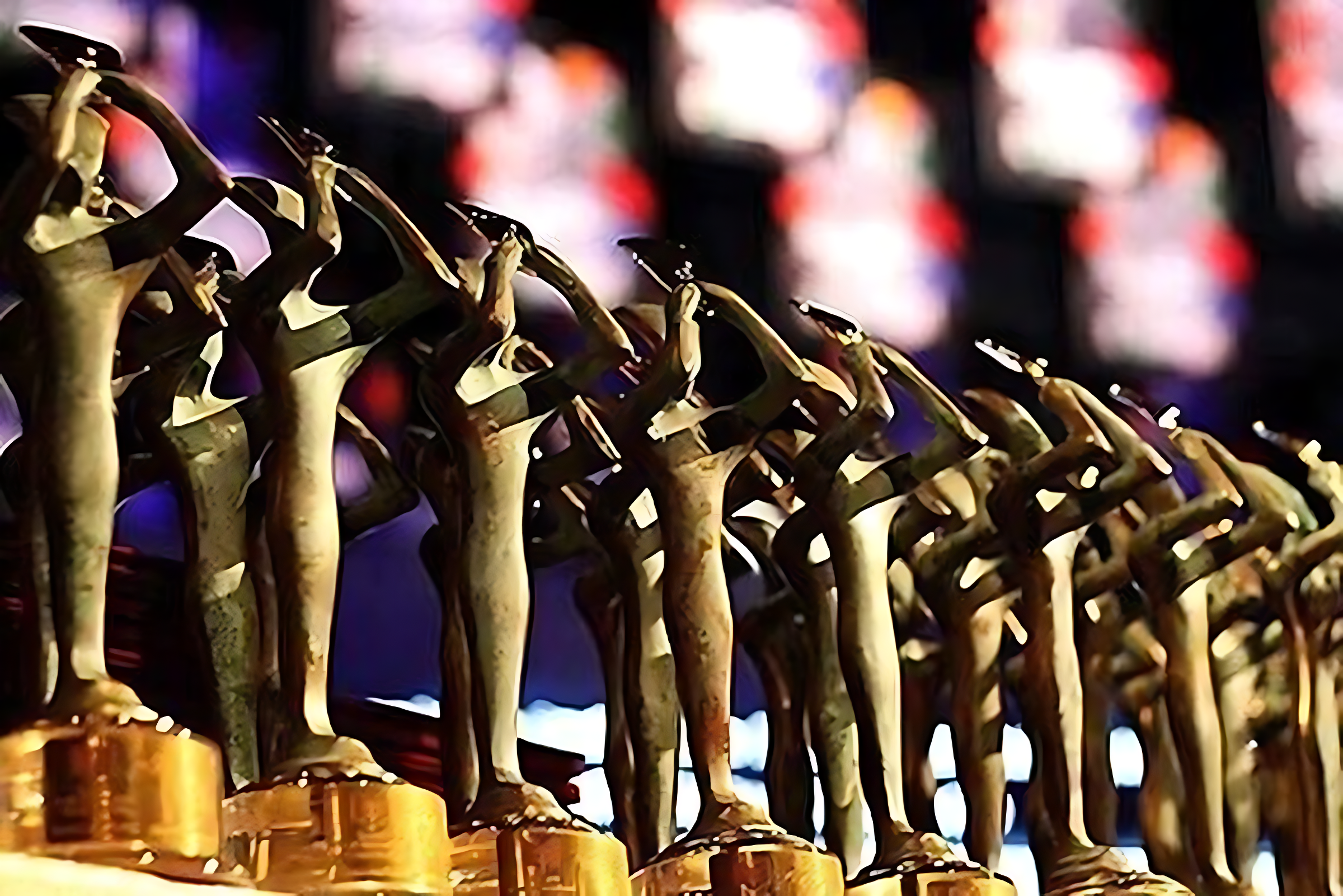 حاشیه‌ها پر رنگ‌تر از متن؛ ایستگاه بعدی «تئاتر فجر» کدام است؟