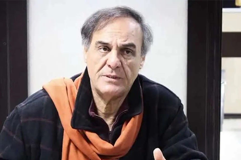 نمایشنامه‌خوانی قطب‌الدین صادقی در سنندج