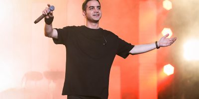 تکذیب اجرای محسن یگانه در فضای باز