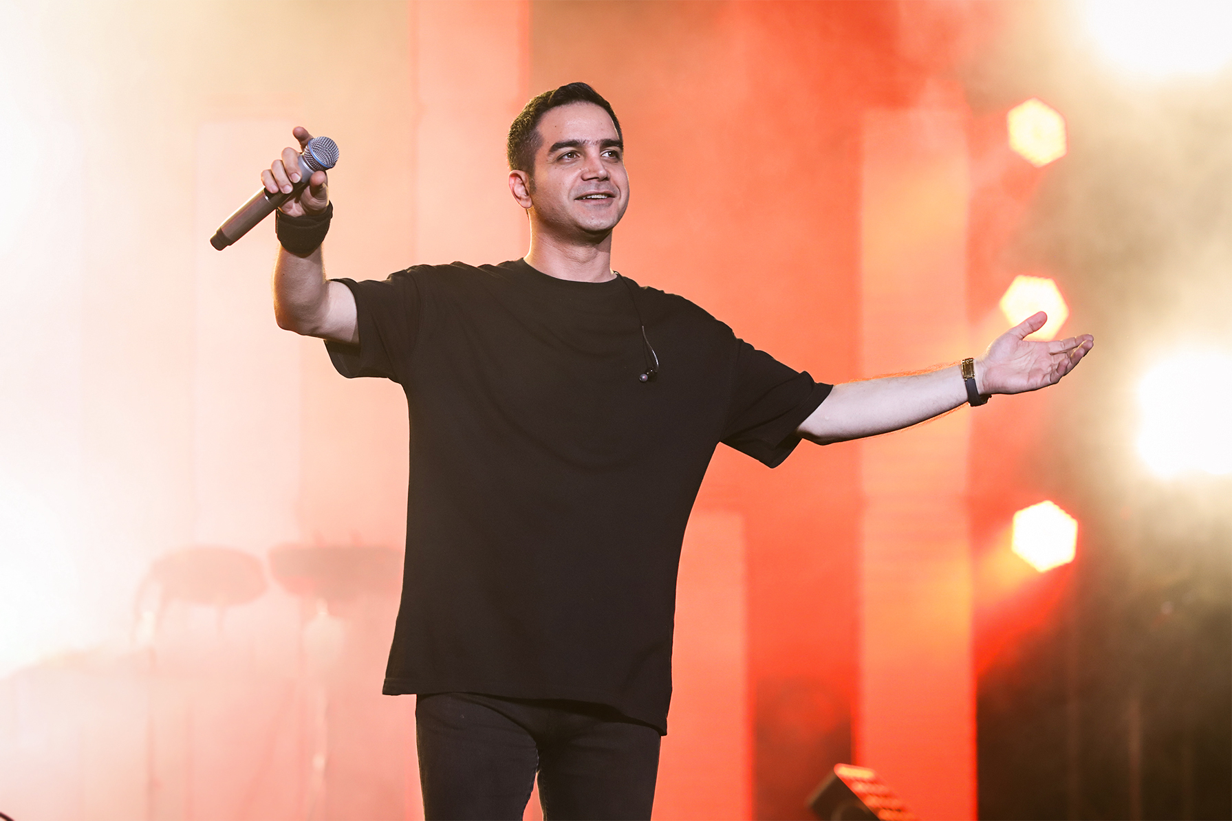 تکذیب اجرای محسن یگانه در فضای باز