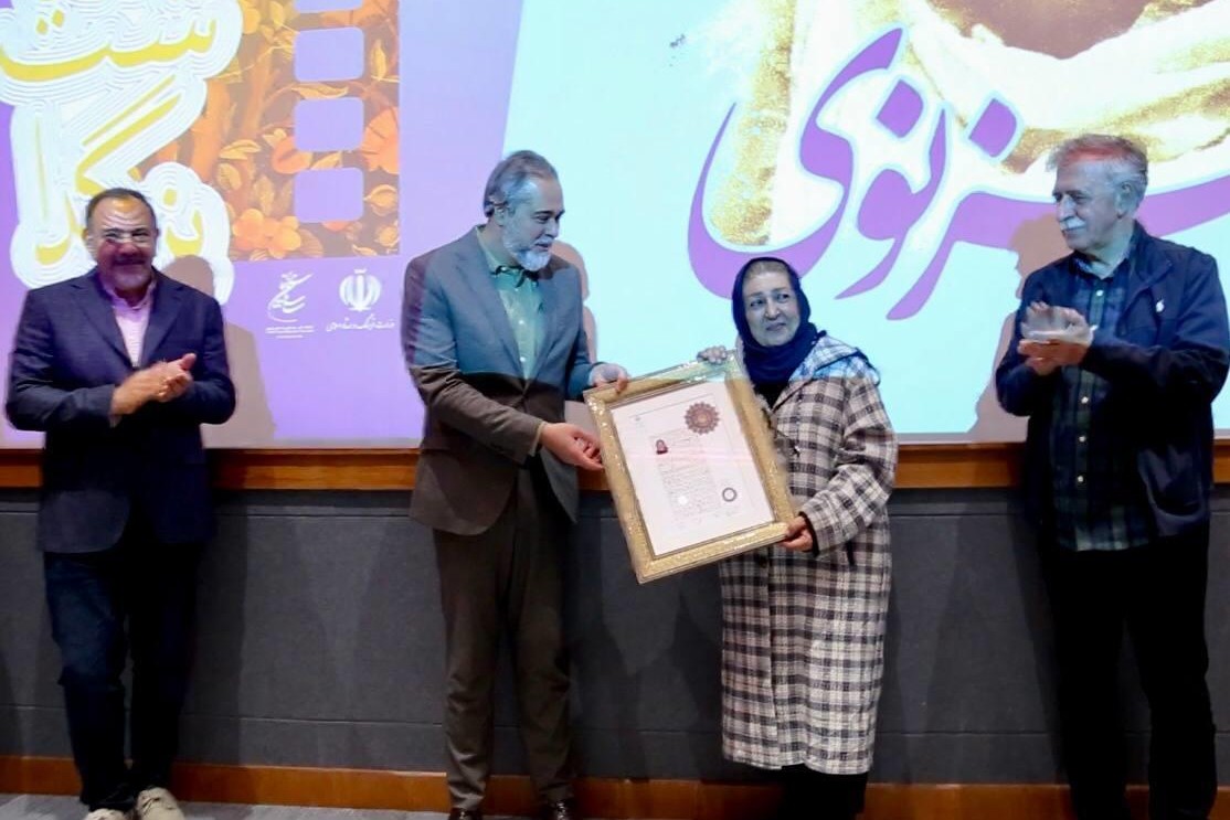 صدای مینو غزنوی مثل حریر شفاف است