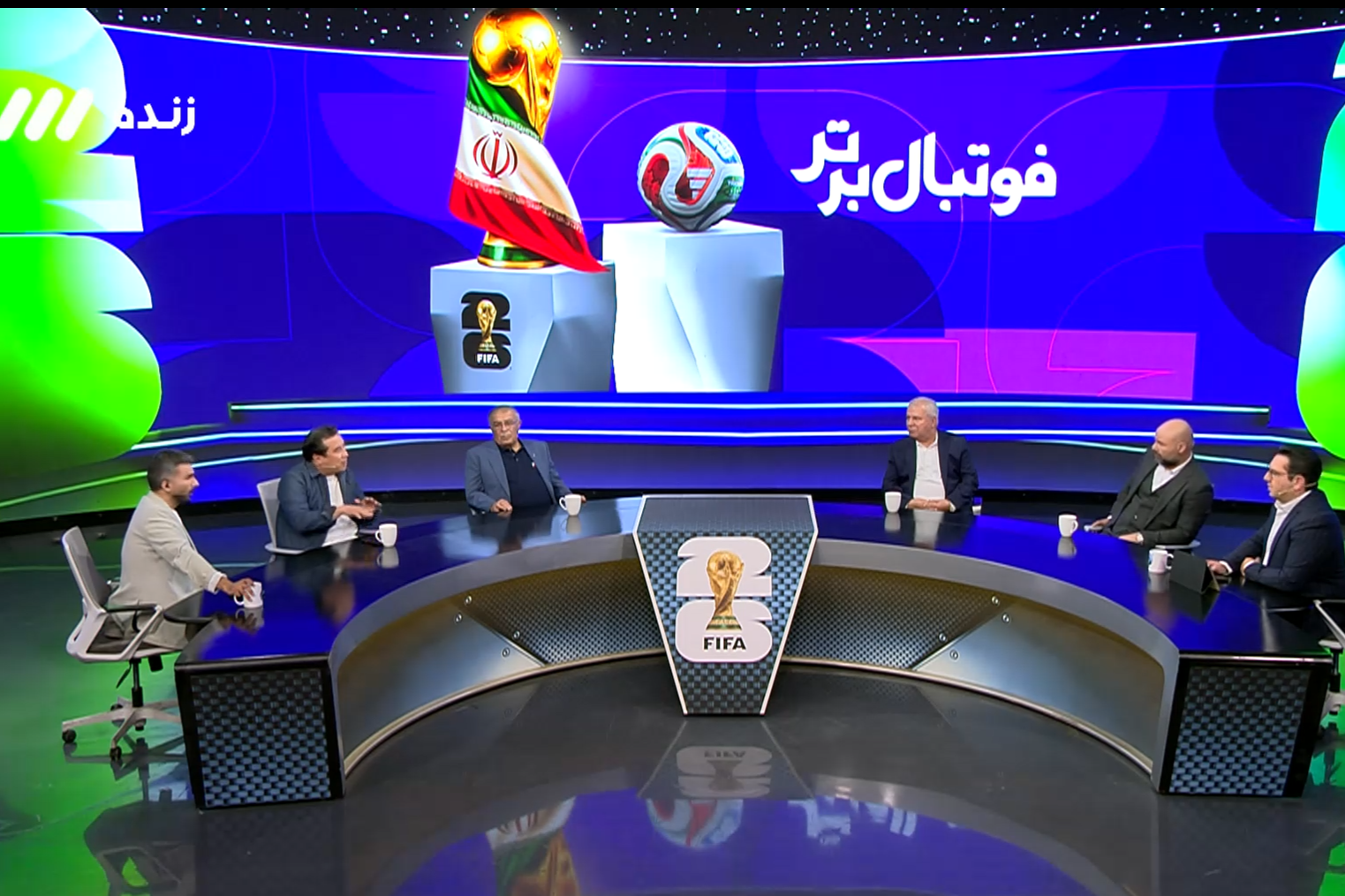 یکی خداداد را کنترل کند!/ لطمه به رسانه ملی با فحاشی عزیزی
