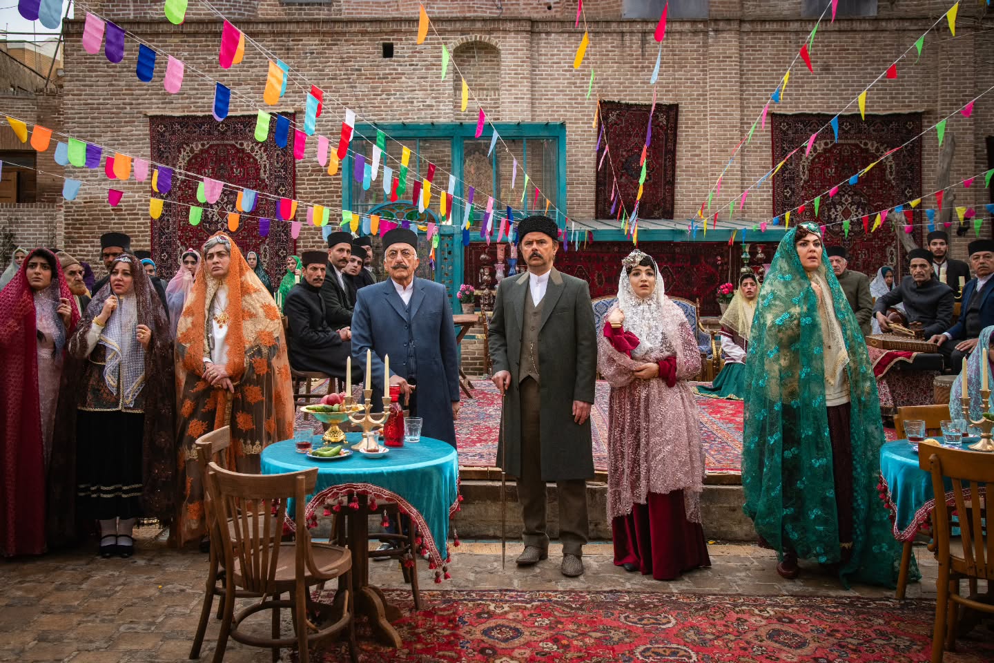 ۵ تفاوت بزرگ رمان و سریال «بامداد خمار» چیست؟/ از غیبت منوچهر تا حضور پررنگ خان والا