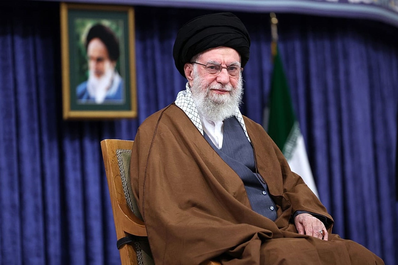 رهبر معظم انقلاب به شهادت رسید