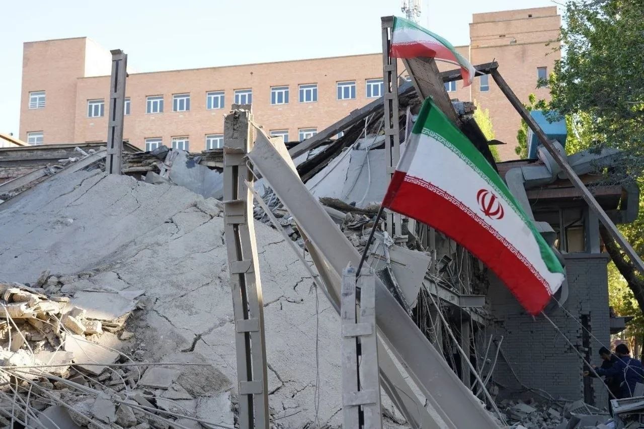 نگذاریم امید در دل این سرزمین خاموش شود